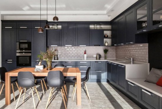 Рациональный и стильный: Дизайн однокомнатной квартиры с отдельной кухней